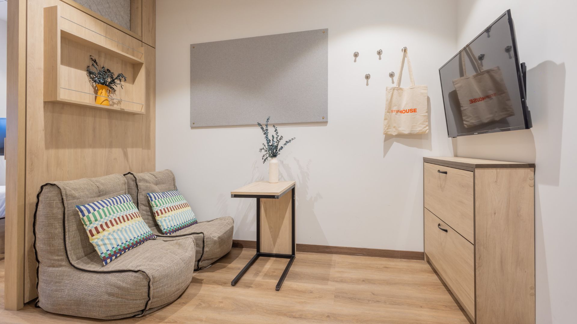 Sala de estar en estudio doble para estudiantes en Pozuelo