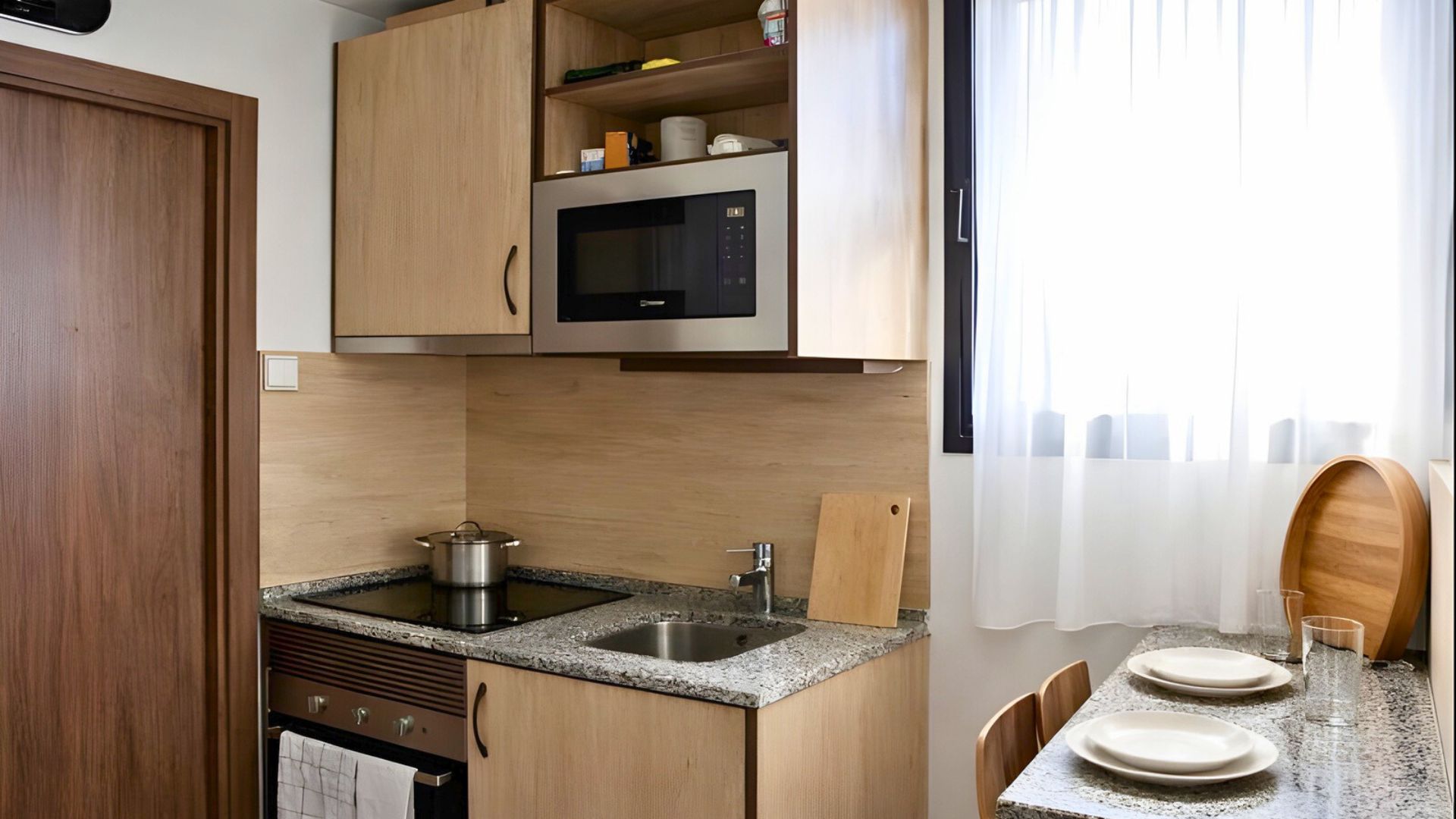 Cocina equipada en estudio 2Dio de la residencia Stephouse Madrid Vicálvaro.