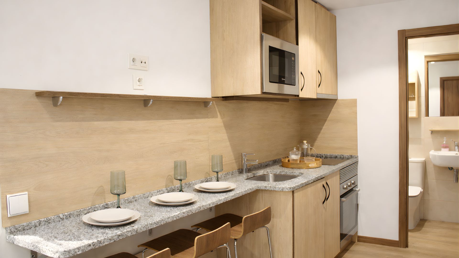 Cocina completa con zona de trabajo en estudio 3Dio de la residencia Stephouse Madrid Vicálvaro.