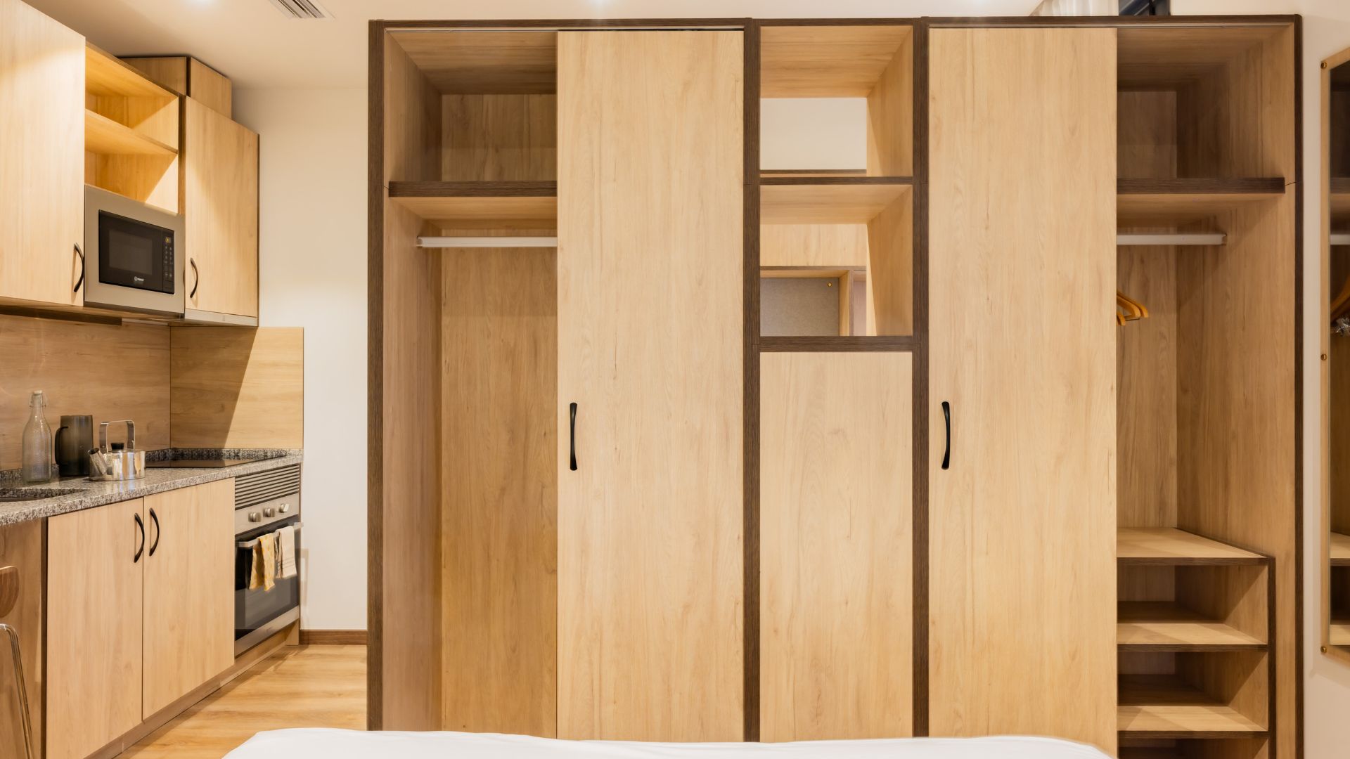 Armarios y espacio de almacenaje en estudio para estudiantes en Pozuelo