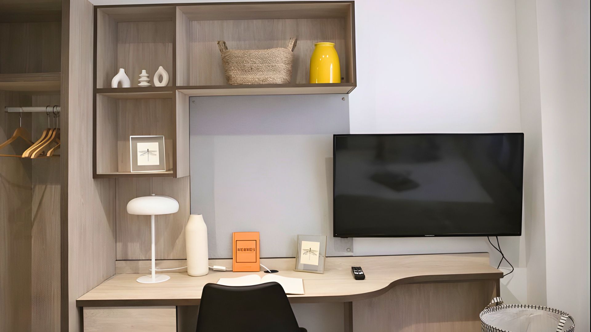 Dormitorio luminoso en estudio de la residencia Stephouse Madrid Vicálvaro.