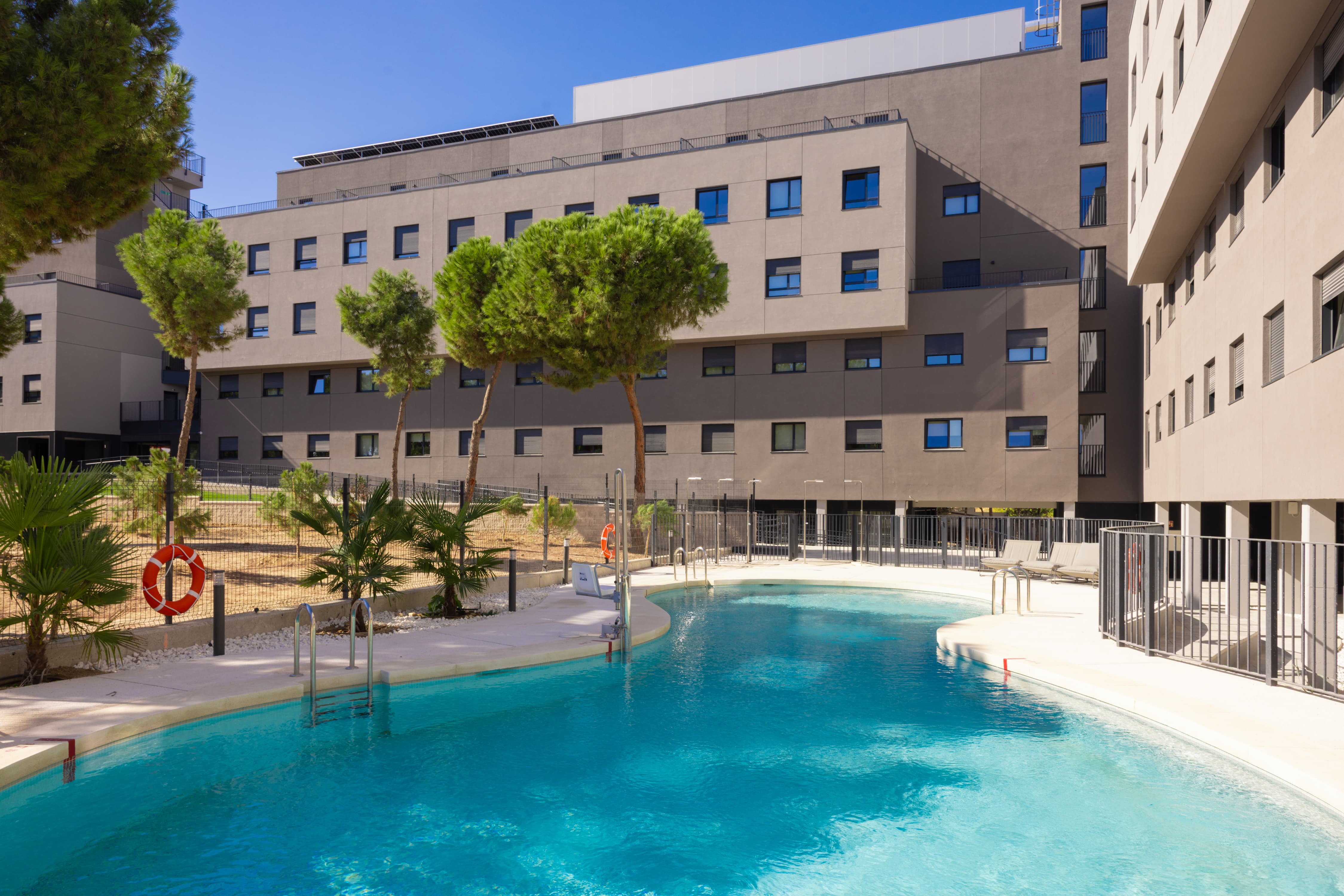 Residencia universitaria en Madrid con zonas comunes y espacios de estudio