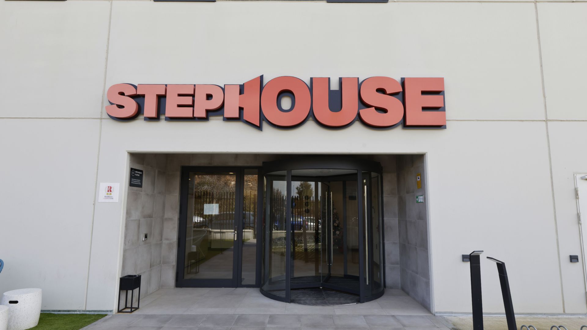 Fachada de la residencia universitaria Stephouse en Granada