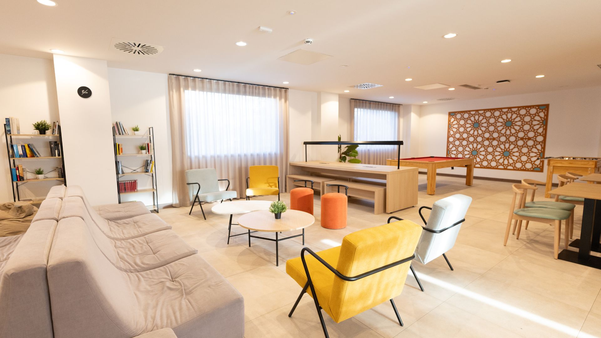 Zona común interior de la residencia universitaria Stephouse Granada