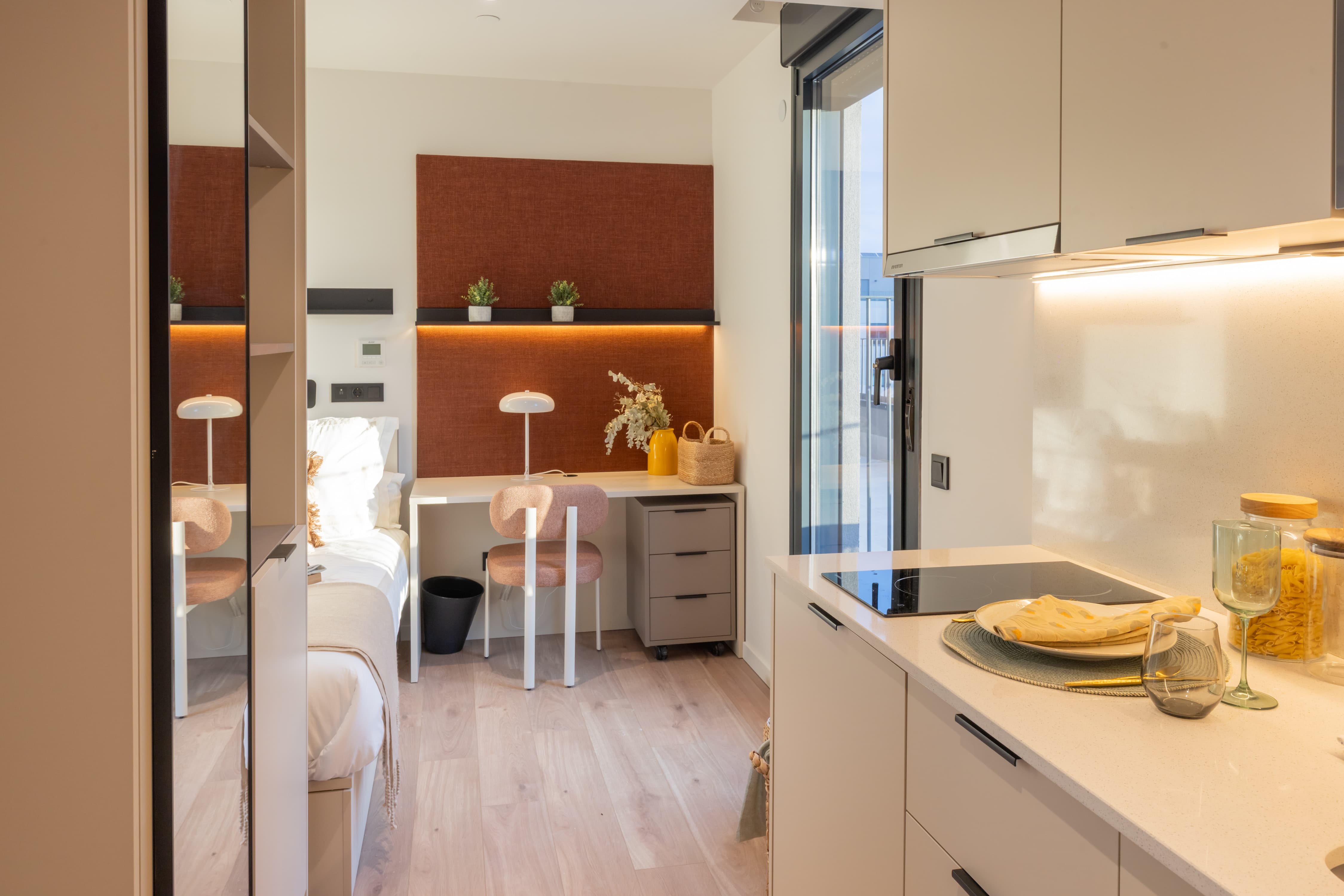 Habitación individual moderna en residencia de estudiantes Madrid