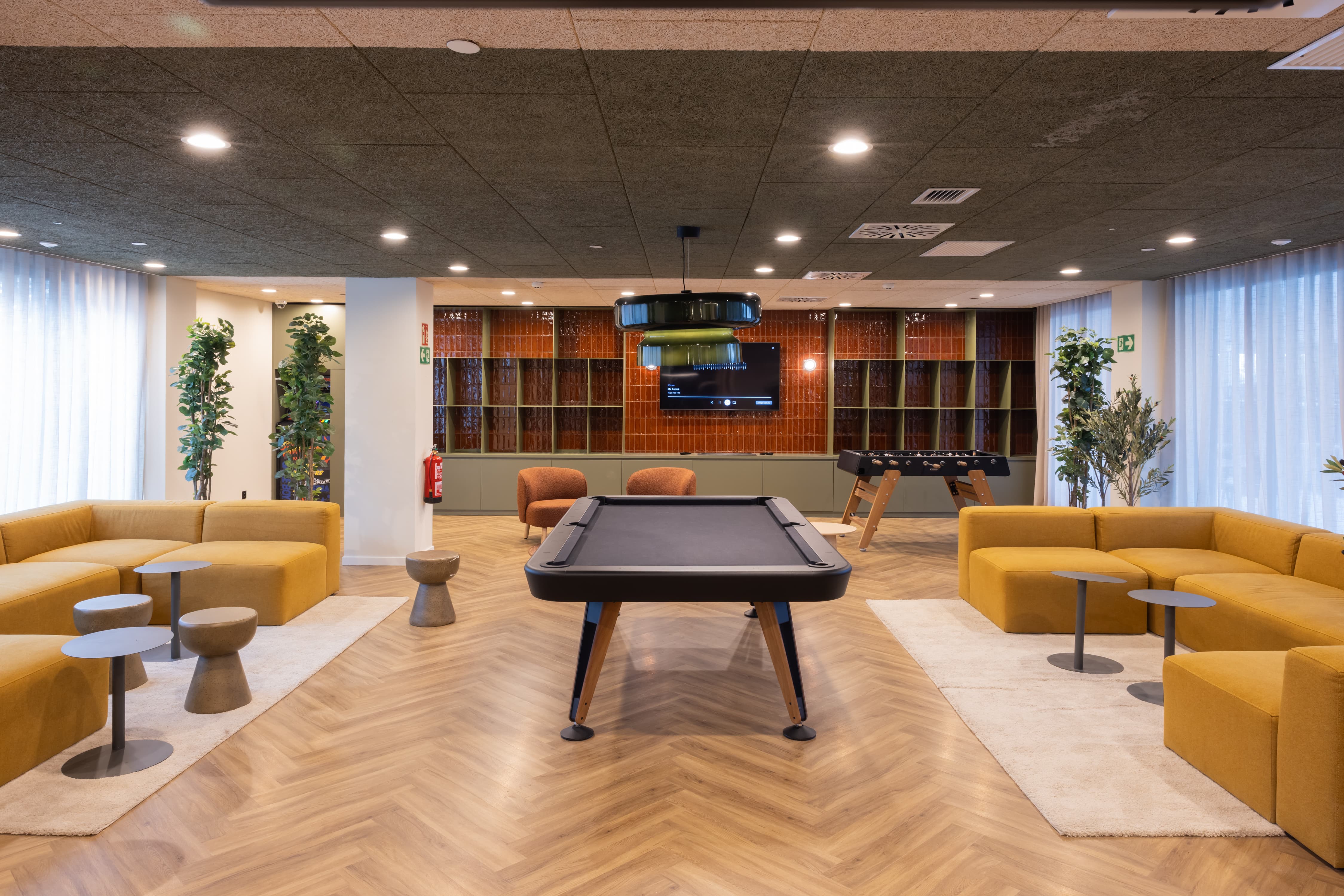 Espacios sociales y coworking en residencia de estudiantes