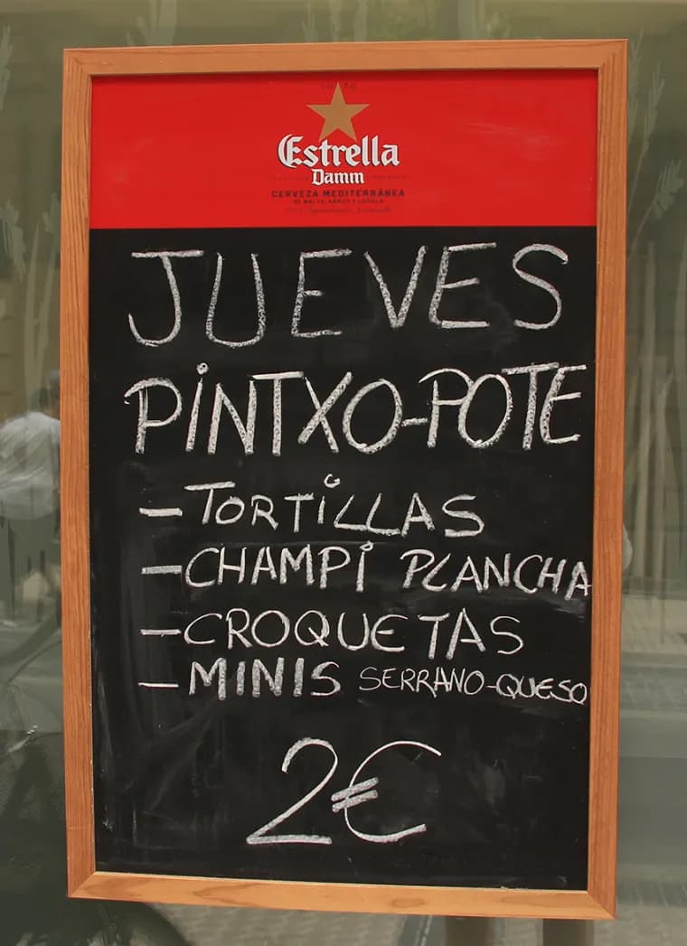 pintxo pote con grupo de estudiantes en bares del País Vasco