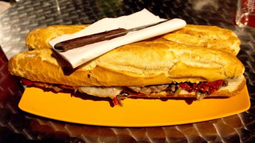 cenar barato donosti con bocadillos grandes y economicos