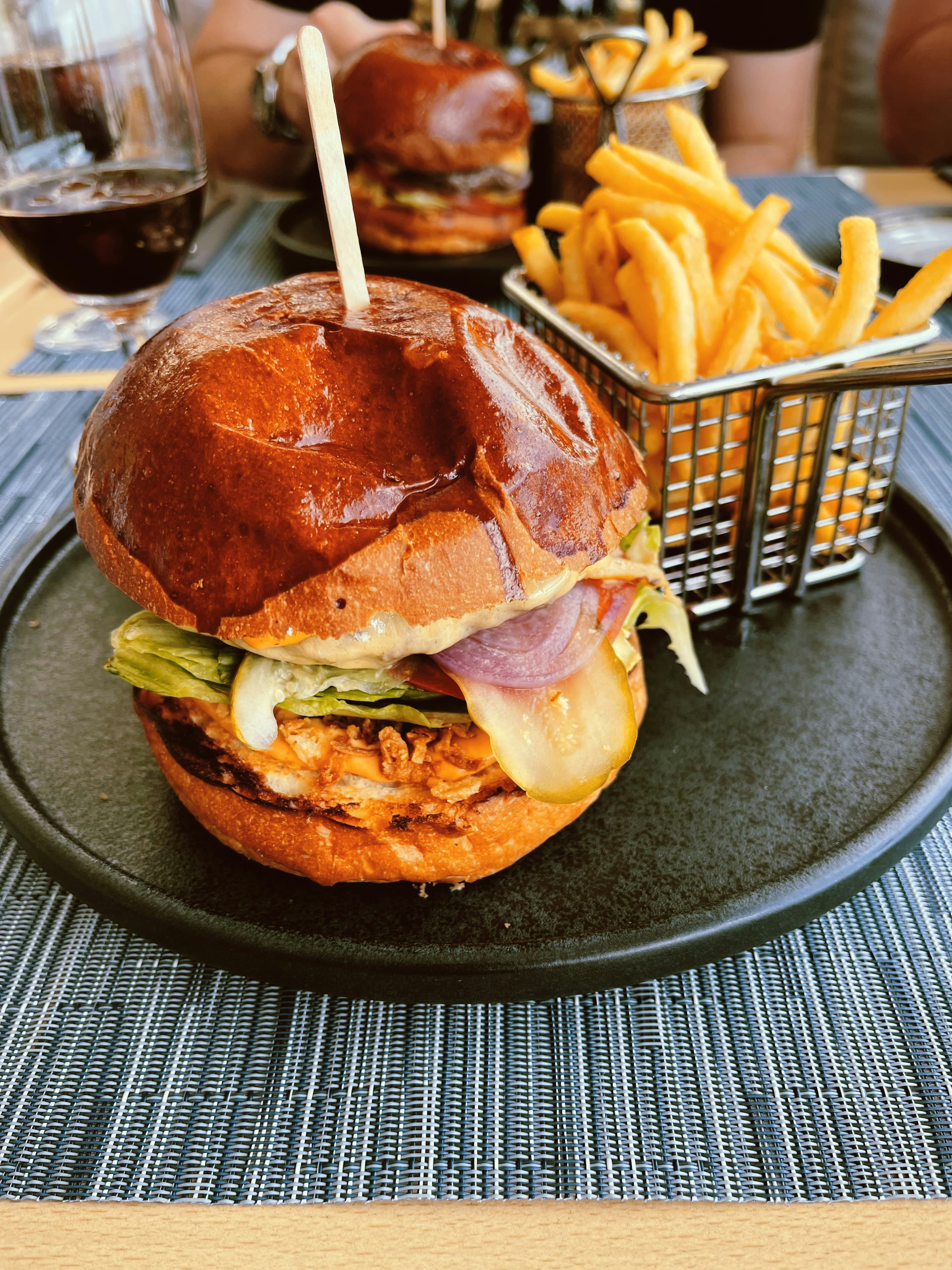 mejores hamburguesas Donosti con menú completo para estudiantes