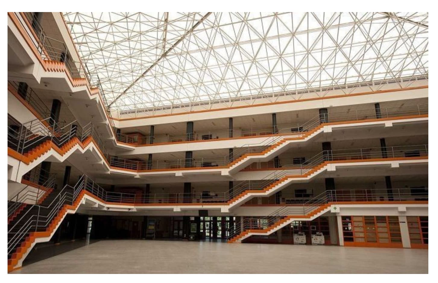 donde vivir en pozuelo estudiantes con campus y residencias