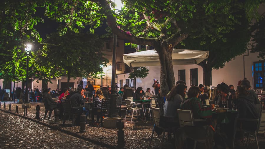 presupuesto mensual estudiante granada ocio y ambiente