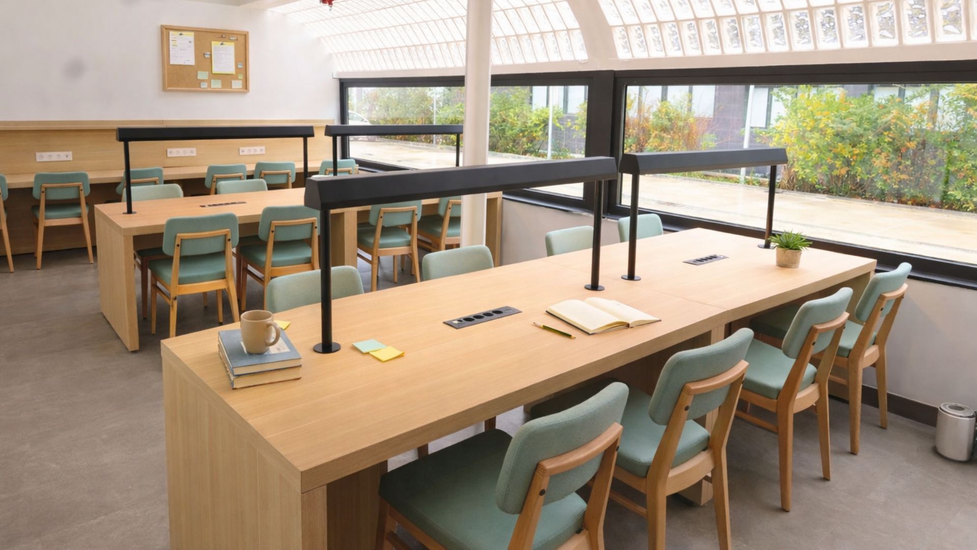 Sala de estudo partilhada ou espaço de coworking na residência